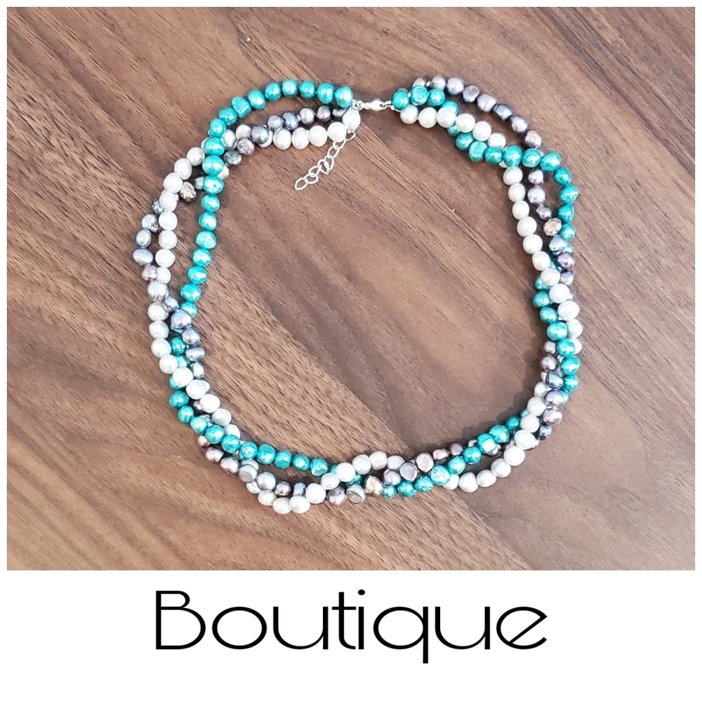 {HP} Triple strand of colored freshwater pearls
